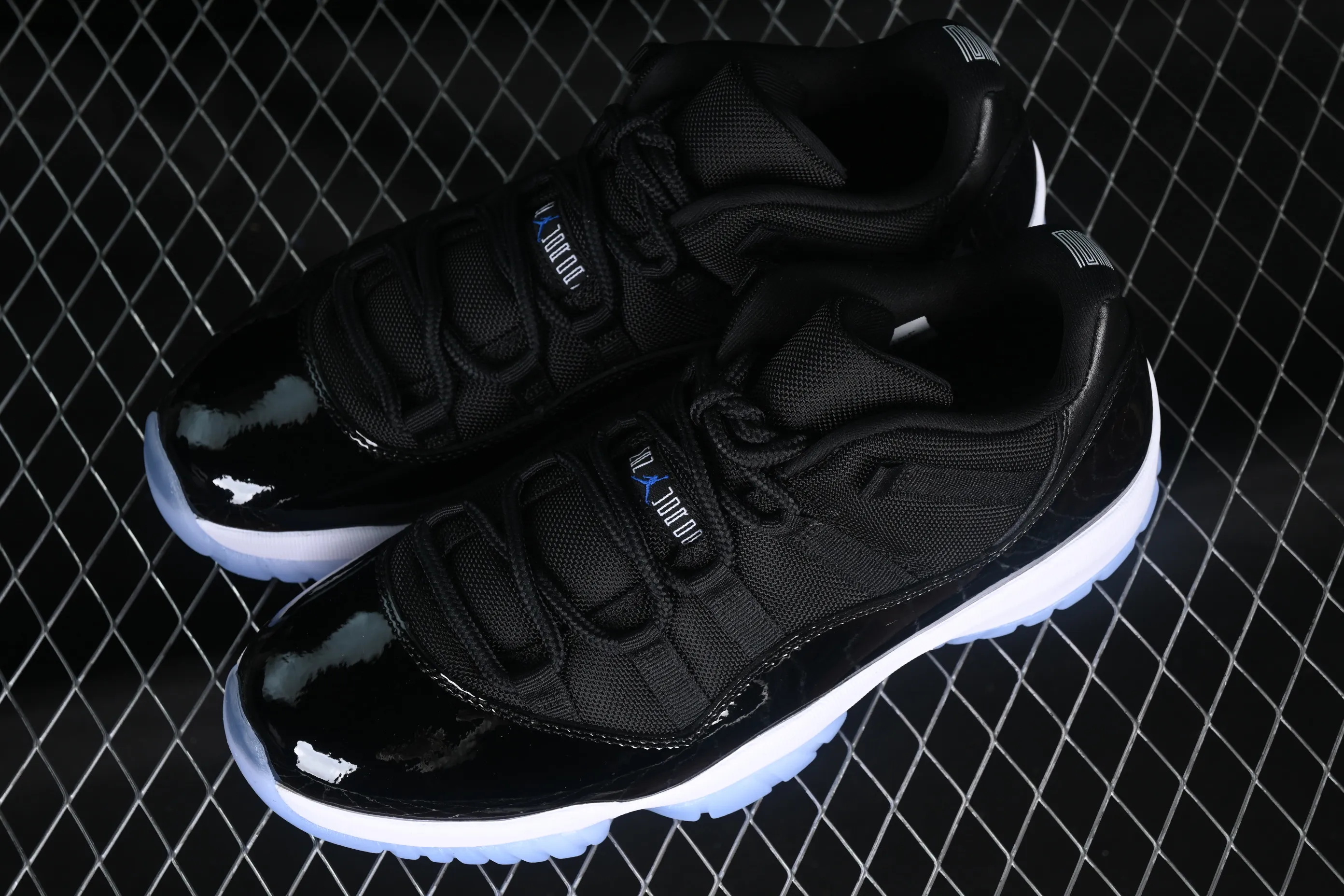 All categories Air Jordan Jordan series basketball shoes Air Jordan 11 F version Air Jordan 11 Low "Space Jam" AJ11 Joe 11 slam dunk real standard real carbon low-top basketball shoes FV5104-004